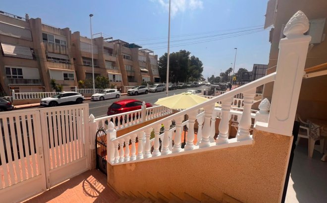 Resale - Bungalow -
Torrevieja - Torrejón