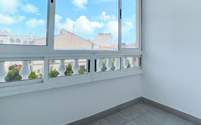 Resale - Apartment -
Torrevieja - Costa Blanca