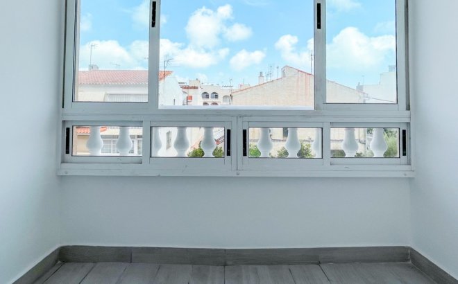 Resale - Apartment -
Torrevieja - Costa Blanca