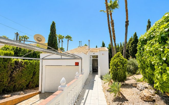 Resale - Villa -
Villamartin - Costa Blanca