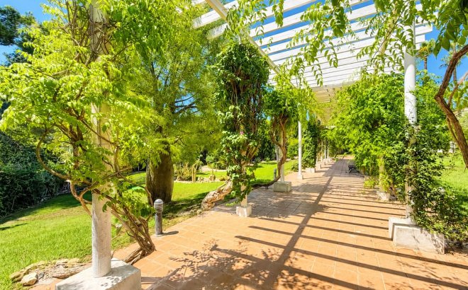 Resale - Villa -
Villamartin - Costa Blanca