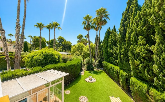 Resale - Villa -
Villamartin - Costa Blanca