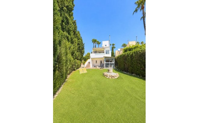 Resale - Villa -
Villamartin - Costa Blanca