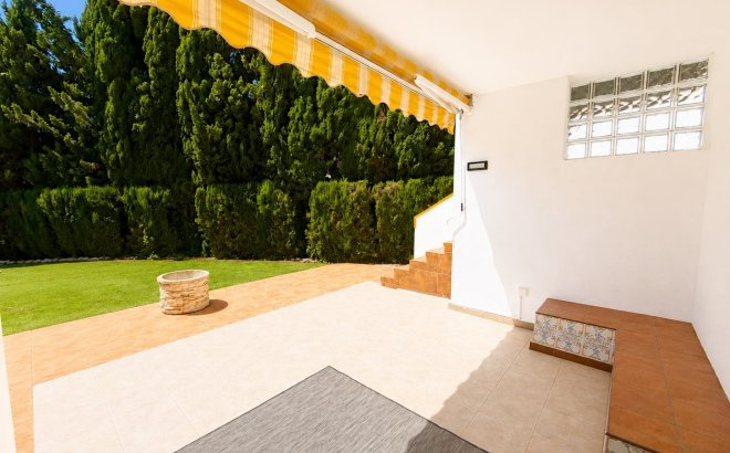 Resale - Villa -
Villamartin - Costa Blanca