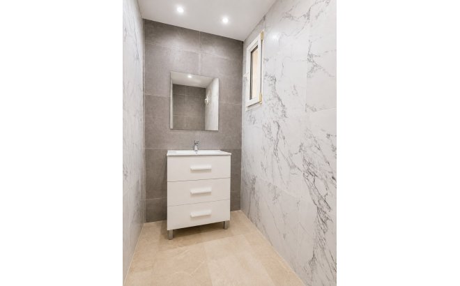 Resale - Villa -
Villamartin - Costa Blanca