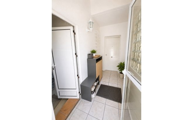 Resale - Villa -
Villamartin - Costa Blanca