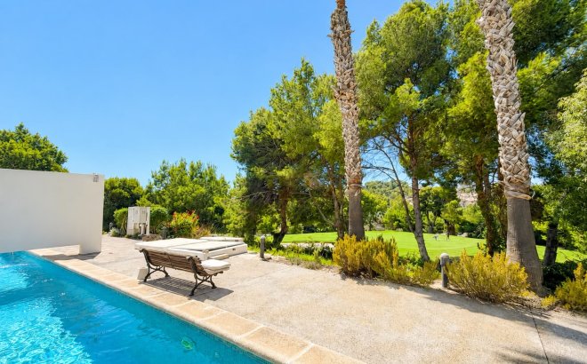 Resale - Villa -
Villamartin - Costa Blanca