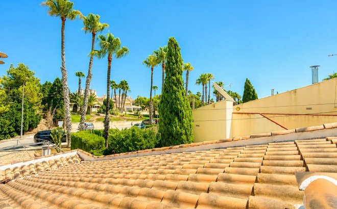 Resale - Villa -
Villamartin - Costa Blanca
