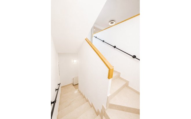 Resale - Villa -
Villamartin - Costa Blanca