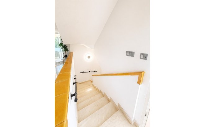 Resale - Villa -
Villamartin - Costa Blanca