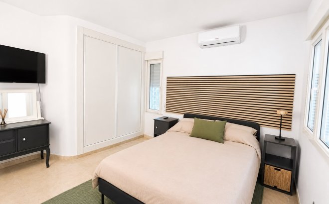 Resale - Villa -
Villamartin - Costa Blanca