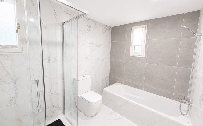 Resale - Villa -
Villamartin - Costa Blanca