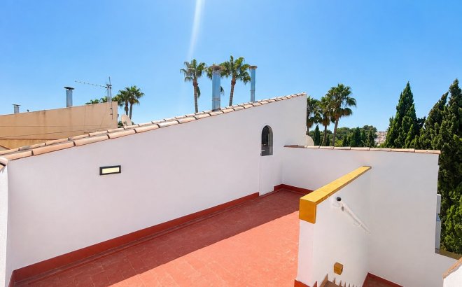 Resale - Villa -
Villamartin - Costa Blanca