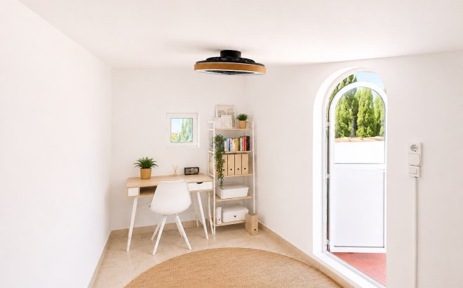Resale - Villa -
Villamartin - Costa Blanca