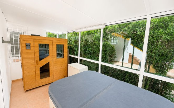 Resale - Villa -
Villamartin - Costa Blanca