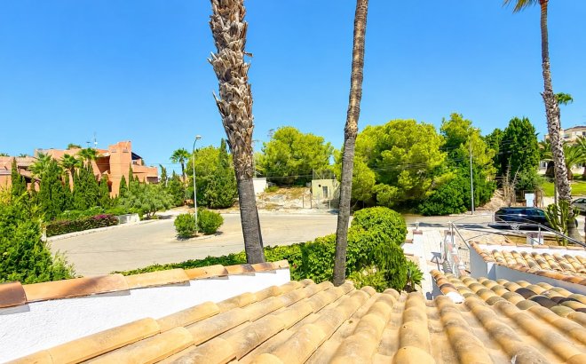 Resale - Villa -
Villamartin - Costa Blanca