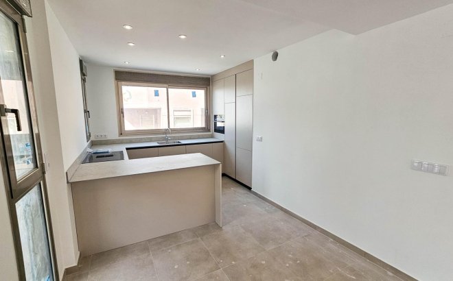 Resale - Penthouse -
Torrevieja - Paseo Maritimo