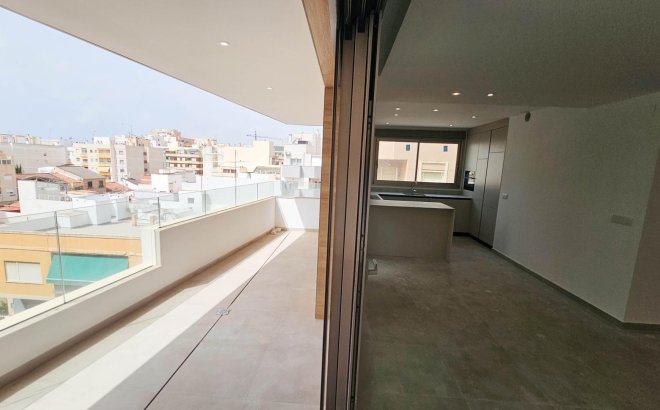 Resale - Penthouse -
Torrevieja - Paseo Maritimo