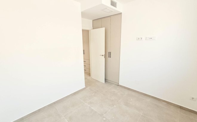 Resale - Penthouse -
Torrevieja - Paseo Maritimo