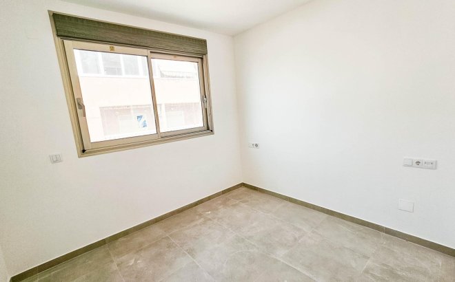 Resale - Penthouse -
Torrevieja - Paseo Maritimo