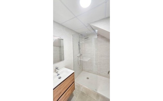 Resale - Penthouse -
Torrevieja - Paseo Maritimo