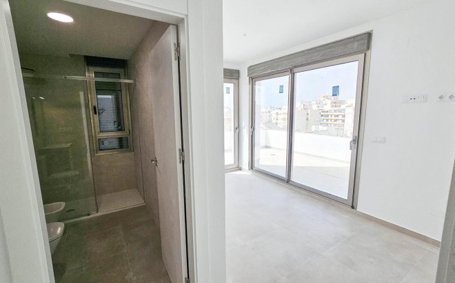 Resale - Penthouse -
Torrevieja - Paseo Maritimo