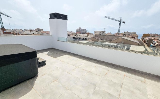 Resale - Penthouse -
Torrevieja - Paseo Maritimo