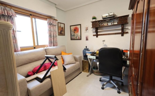 Resale - Bungalow -
Torrevieja - Costa Blanca
