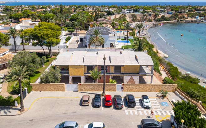 Resale - Villa -
Orihuela Costa - Cabo Roig