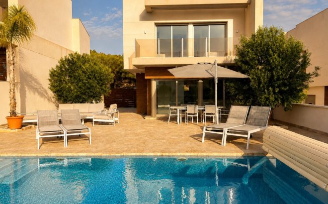Resale - Villa -
San Miguel de Salinas - Inland