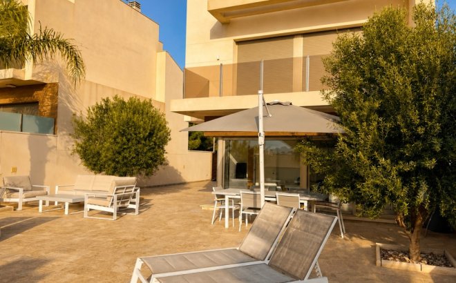 Resale - Villa -
San Miguel de Salinas - Inland
