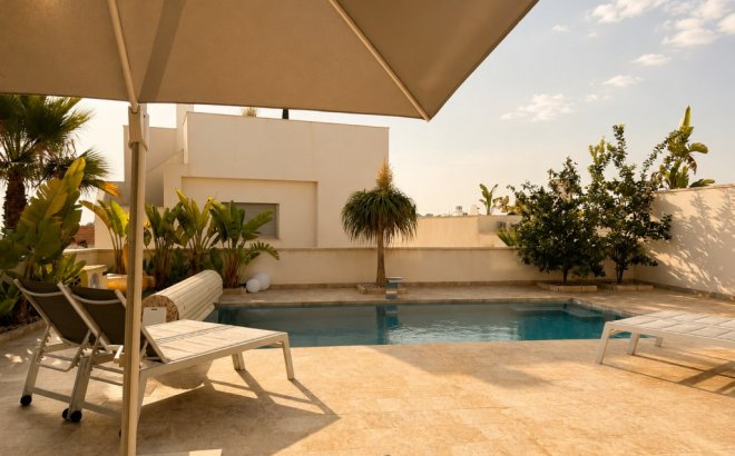 Resale - Villa -
San Miguel de Salinas - Inland