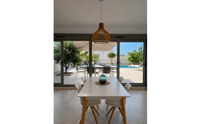 Resale - Villa -
San Miguel de Salinas - Inland
