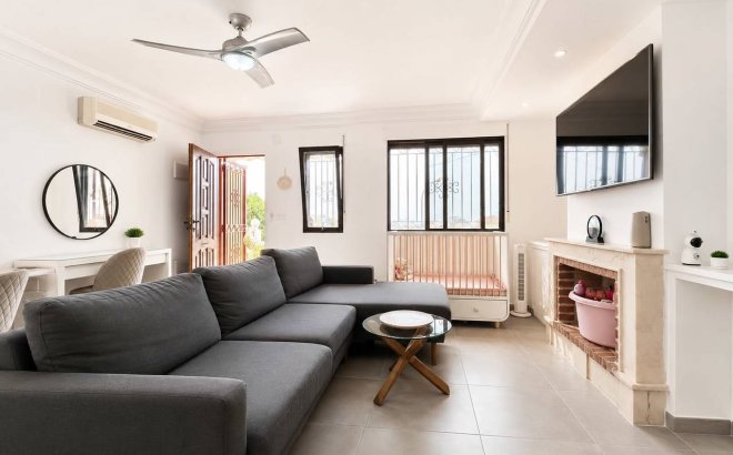 Revente - Villa -
Villamartin - Costa Blanca