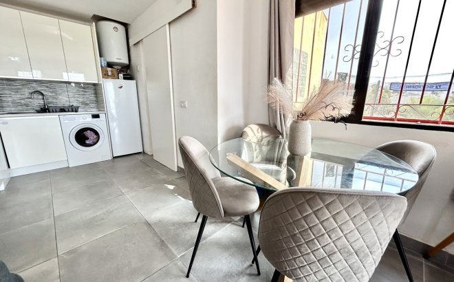 Revente - Villa -
Villamartin - Costa Blanca