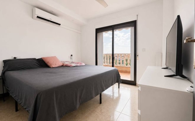 Revente - Villa -
Villamartin - Costa Blanca