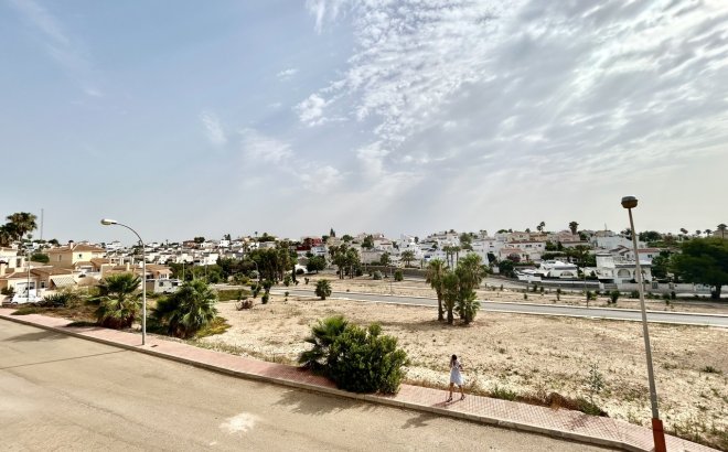 Revente - Villa -
Villamartin - Costa Blanca