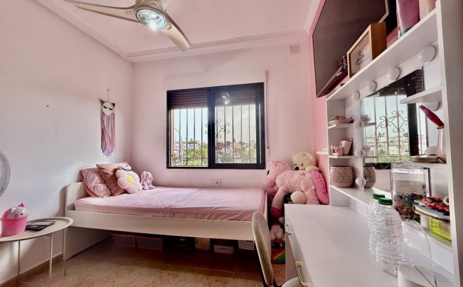 Revente - Villa -
Villamartin - Costa Blanca