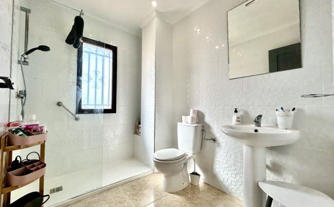 Revente - Villa -
Villamartin - Costa Blanca