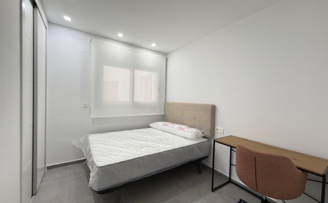 Resale - Apartment -
Torrevieja - Estacion De Autobuses