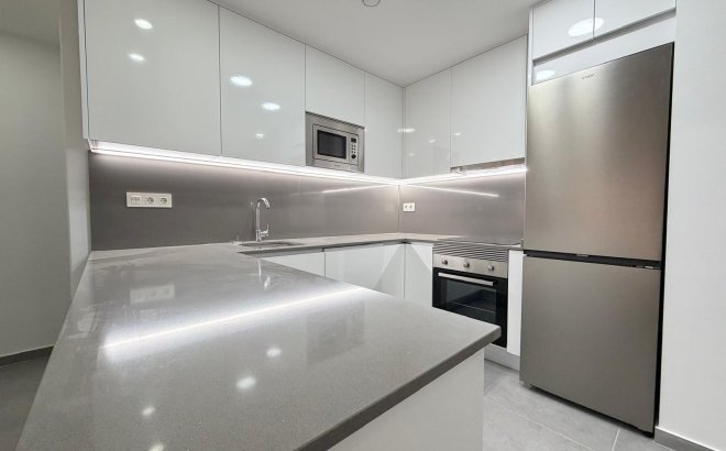 Resale - Apartment -
Torrevieja - Estacion De Autobuses
