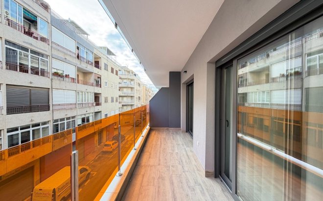 Resale - Apartment -
Torrevieja - Estacion De Autobuses