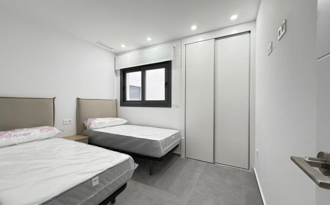 Resale - Apartment -
Torrevieja - Estacion De Autobuses