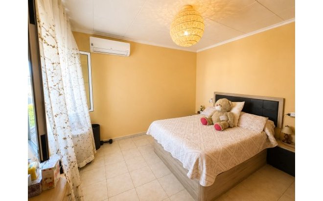 Resale - Villa -
Torrevieja - Costa Blanca