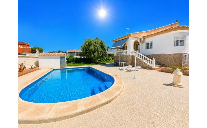 Resale - Villa -
Torrevieja - Costa Blanca