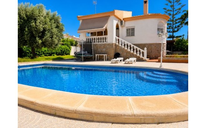 Resale - Villa -
Torrevieja - Costa Blanca