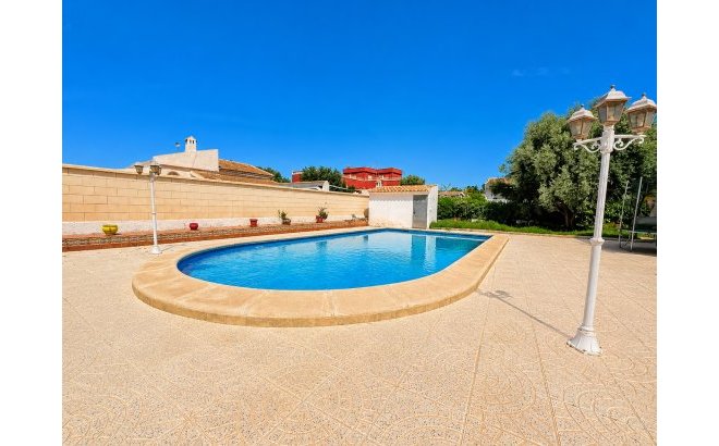 Resale - Villa -
Torrevieja - Costa Blanca