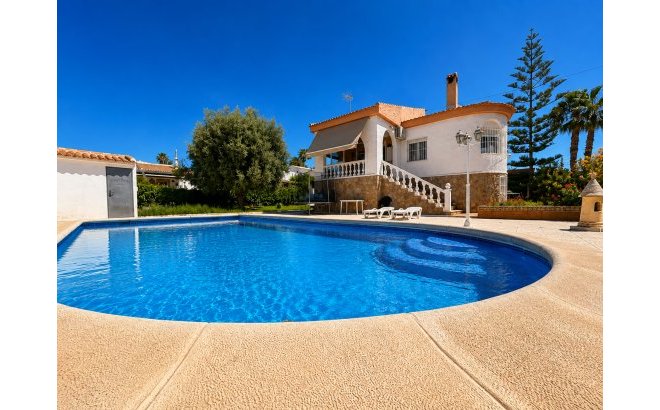 Resale - Villa -
Torrevieja - Costa Blanca