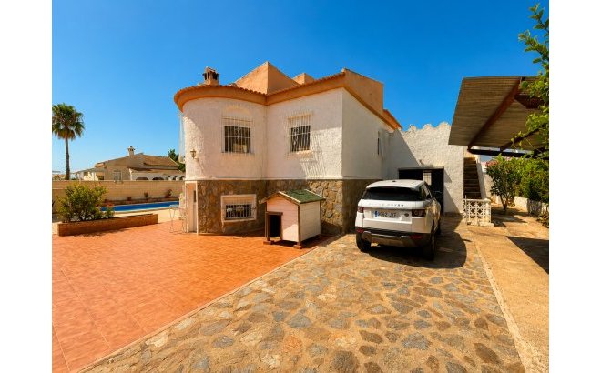 Resale - Villa -
Torrevieja - Costa Blanca