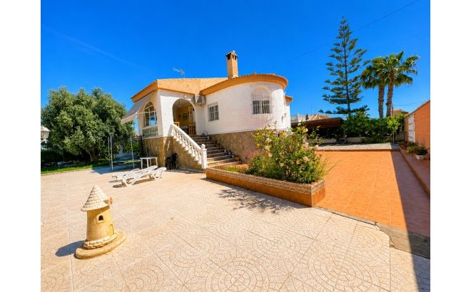 Resale - Villa -
Torrevieja - Costa Blanca